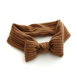 Bandeau bébé en tricot côtelé marron caramel avec grand nœud pour nouveau-nés