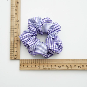 Elastico per capelli in raso pied-de-poule viola con misura diametro 10 cm