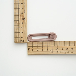 Morandi pink rectangular hollow hair clip with 5.5cm length measurement on white background