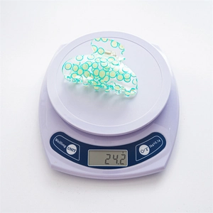Detailed view of 24.2g lightweight acrylic hair claw clip with lime fruit pattern