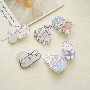 Détail de six jolies barrettes lapin en acrylique macaron avec paillettes pour filles