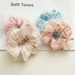 Floral scrunchie set with double-layer organza mesh in pastel colors for women