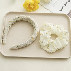 Ensemble serre-tête et chouchou à fleurs en mousseline jaune et blanche douce