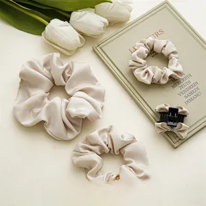 Ensemble d'accessoires cheveux en satin champagne avec chouchous et pince à cheveux