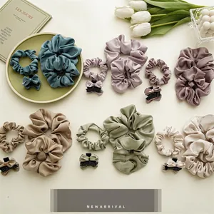 Ensemble d'élastiques à cheveux et de nœuds en satin élégants aux couleurs assorties
