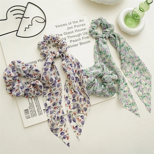 Chouchous en mousseline à motifs floraux avec longs rubans et imprimés de tulipes