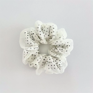 Elegante elastico in raso bianco a pois neri con tessuto a rete a doppio strato