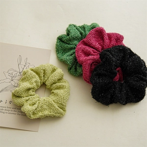 Lot de quatre chouchous texturés en vert, rose et noir pour queues de cheval et chignons