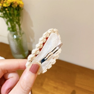 Barrette à cheveux gâteau tricotée main avec pince crocodile en métal robuste