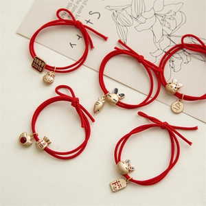 Mignon Élastique à Cheveux Rouge Bracelet Avec Breloque Lapin de Fortune en Alliage Doré Pendentif Strass Accessoire Cheveux Femme