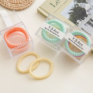 6er-Set bunte Spiral-Haargummis in Macaron-Farben in einer quadratischen Klarsichtbox