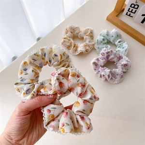 Lot de chouchous à fleurs avec bordure en dentelle blanche en quatre couleurs pastel