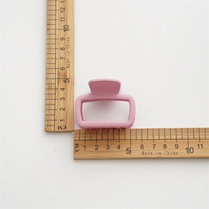 Pince à cheveux carrée rose mat minimaliste, accessoire de coiffure géométrique crème