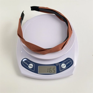 Brown twisted fabric headband weighing 16.5g with non-slip inner grip for women