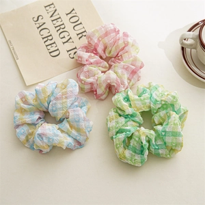 Doux Chouchou en Seersucker à Carreaux avec Cœur Fait à la Main Tissu Plissé Élastiques à Cheveux pour Femmes Accessoire Quotidien
