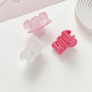 Set de tres mini pinzas redondas para el pelo en rosa traslúcido, blanco crema y rosa fresa