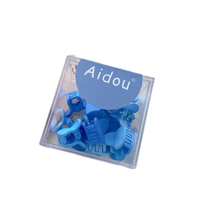 Lot de mini pinces à cheveux coeur bleu mat dans une boîte pour coiffure femme