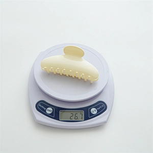 Cream large shark hair clip for thick hair, 26.7g lightweight resin accessory