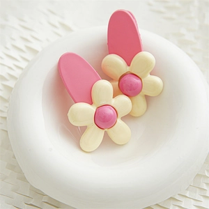 Two-piece cute pink flower hair clips with cream petals for girls in sweet style