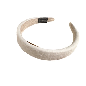 Fashionable beige padded sponge headband with pleated bubble texture for hair styling