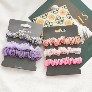 Lots de chouchous en mousseline florale violets et roses sur cartes Princess