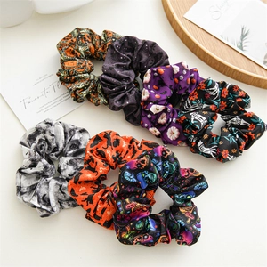 Lot de 6 chouchous d'Halloween avec motifs citrouilles, crânes et chauves-souris en satin
