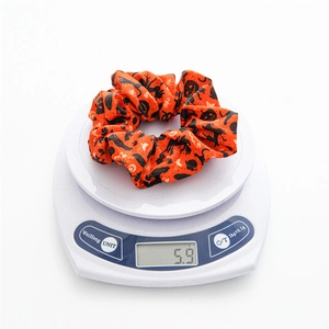Détail du chouchou d'Halloween orange léger de 5,9g avec des motifs d'horreur