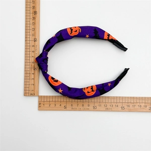 Détail d'un serre-tête d'Halloween avec citrouilles montrant les mesures de 14 cm