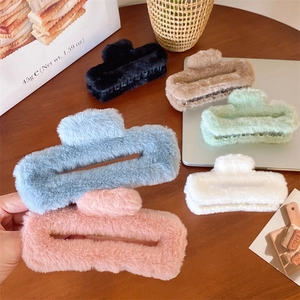 Grandi mollette per capelli in finta pelliccia da 14cm in sei colori eleganti