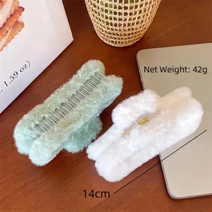 Grandi mollette per capelli in finta pelliccia di coniglio verde menta e bianco crema, 14 cm