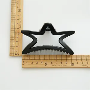 Pince à cheveux noire mate en forme d'étoile évidée, longueur environ 11 cm