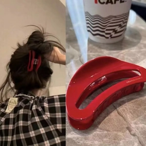 Grande Pince à Cheveux en Acétate Rouge pour Femmes Fait Main Lettre Étiquette Dorée Accessoires Cheveux Élégants