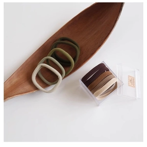 Nove elastici per capelli senza cuciture dai toni terra con custodia trasparente