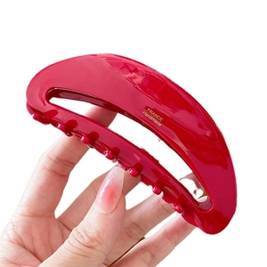 Grande pince à cheveux en acétate magenta avec inscription dorée France Handmade sur blanc