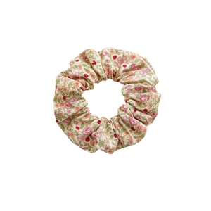 Chouchou en coton à imprimé floral avec fleurs roses et feuilles vertes sur beige