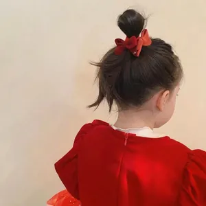 Lazo de terciopelo rojo para niñas con diseño de flor y corazón para peinados festivos