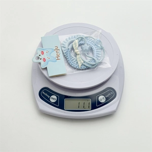 Detailed weight measurement showing 11.1g for the light blue floral hair tie set