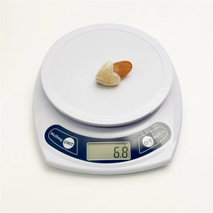 Pince à cheveux douce en forme de cœur blanc et orange pesant exactement 6,8 grammes
