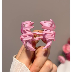 Rosa matte Frangipani Haarklammer für Strandurlaub und elegante tägliche Frisuren