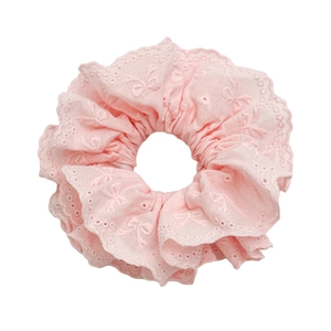 Rosa Spitzen-Haargummi mit Schmetterlings-Stickerei und elegantem, gewelltem Rand