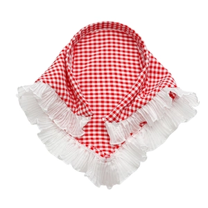 Bandana triangle à carreaux vichy rouge et blanc avec bordure en dentelle plissée