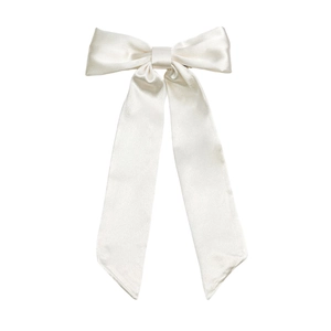 Elegante fermaglio per capelli con fiocco in raso e lunghi nastri in bianco crema