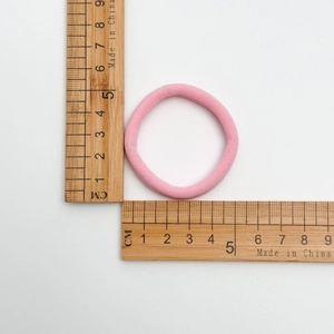 Close-up of pink high-elastic seamless hair tie showing 4cm diameter measurement