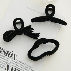Pinza per Capelli Nuvola in Floccatura Nera Autunno Inverno Donna Grande Fermaglio a Forma di Squalo Velluto Moda Elegante Accessori