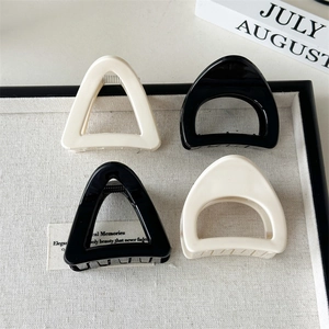 Ensemble de pinces à cheveux géométriques minimalistes en noir et crème pour femmes