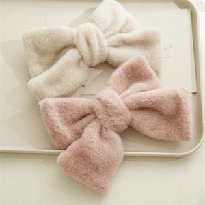 Barrette Cheveux Nœud en Peluche pour Femme Hiver Chaud Fait à la Main Pince à Ressort Élégant Accessoire Coiffure
