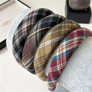 Serre-têtes rembourrés à carreaux en flanelle pour femme avec un style preppy chic