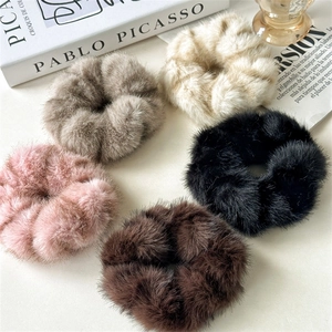 Chouchou en Fausse Fourrure Vintage pour Femmes Automne Hiver Élégant Doux Fait à la Main Accessoire de Coiffure