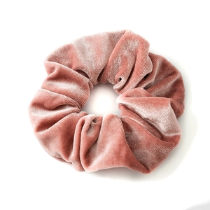 Scrunchie in velluto rosa antico per donna con trama a costine ed elastico forte