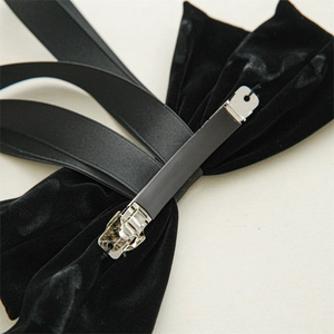 Detail of the durable silver metal clip structure on the black velvet bow hair accessory